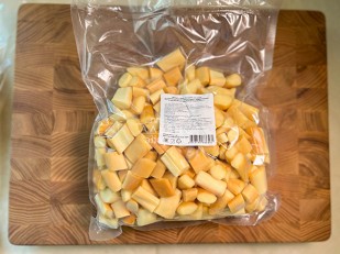 Сурские гренки Крылышки баффало (100 гр): Сырный продукт ФЕРМЕРСКИЙ бочонок копченый