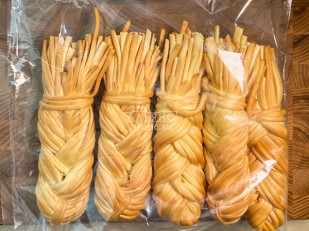 Фисташки: Сырный продукт ФЕРМЕРСКИЙ коса копченая