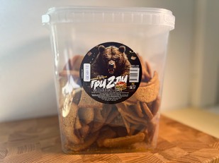 Мясо СЛАЙСЫ из МРАМОРНОЙ ГОВЯДИНЫ с/к (0,5 кг): Ведро Ржаные гренки со вкусом Баварские колбаски (1 кг)